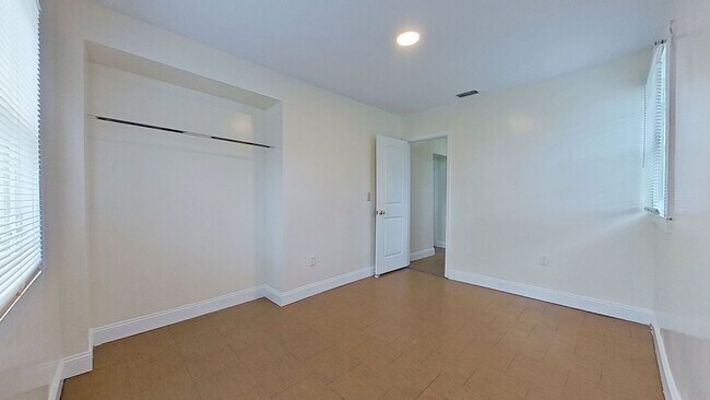 Building Photo - 1049 Pippin St
