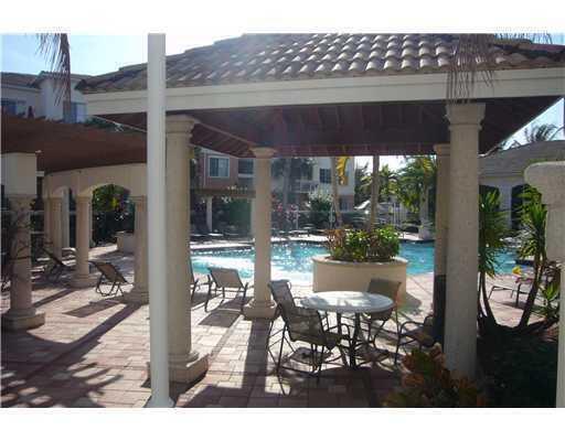 Building Photo - 4203 Myrtlewood Cir E