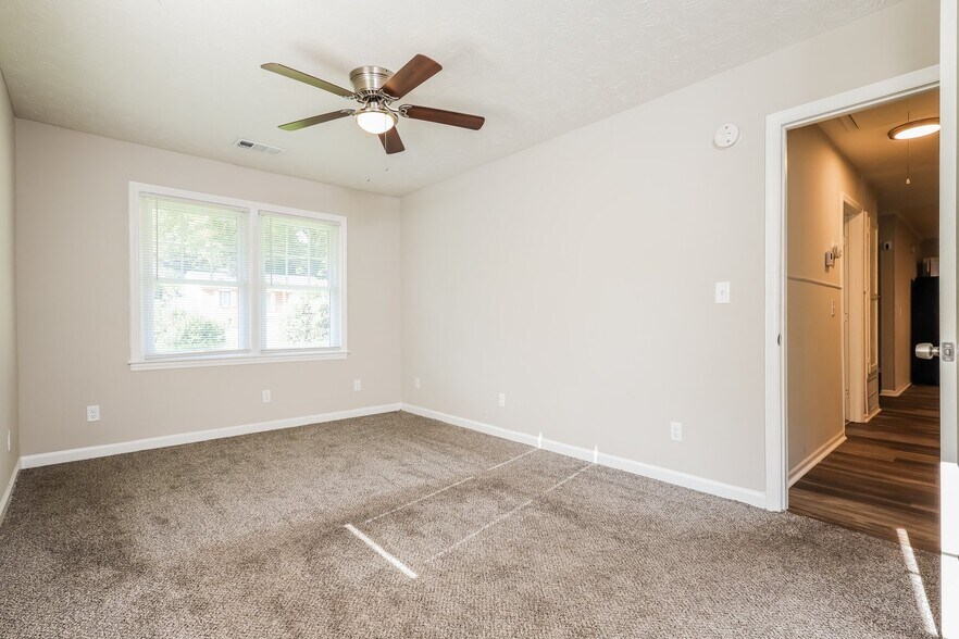 Building Photo - 5145 Burbank St