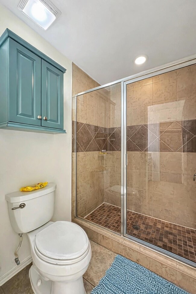 Building Photo - 5714 Montevista Dr