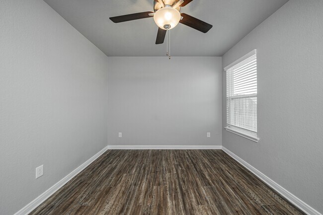Building Photo - 602 Hollyhock Dr