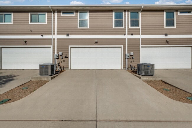 Building Photo - 3304 Becker Dr