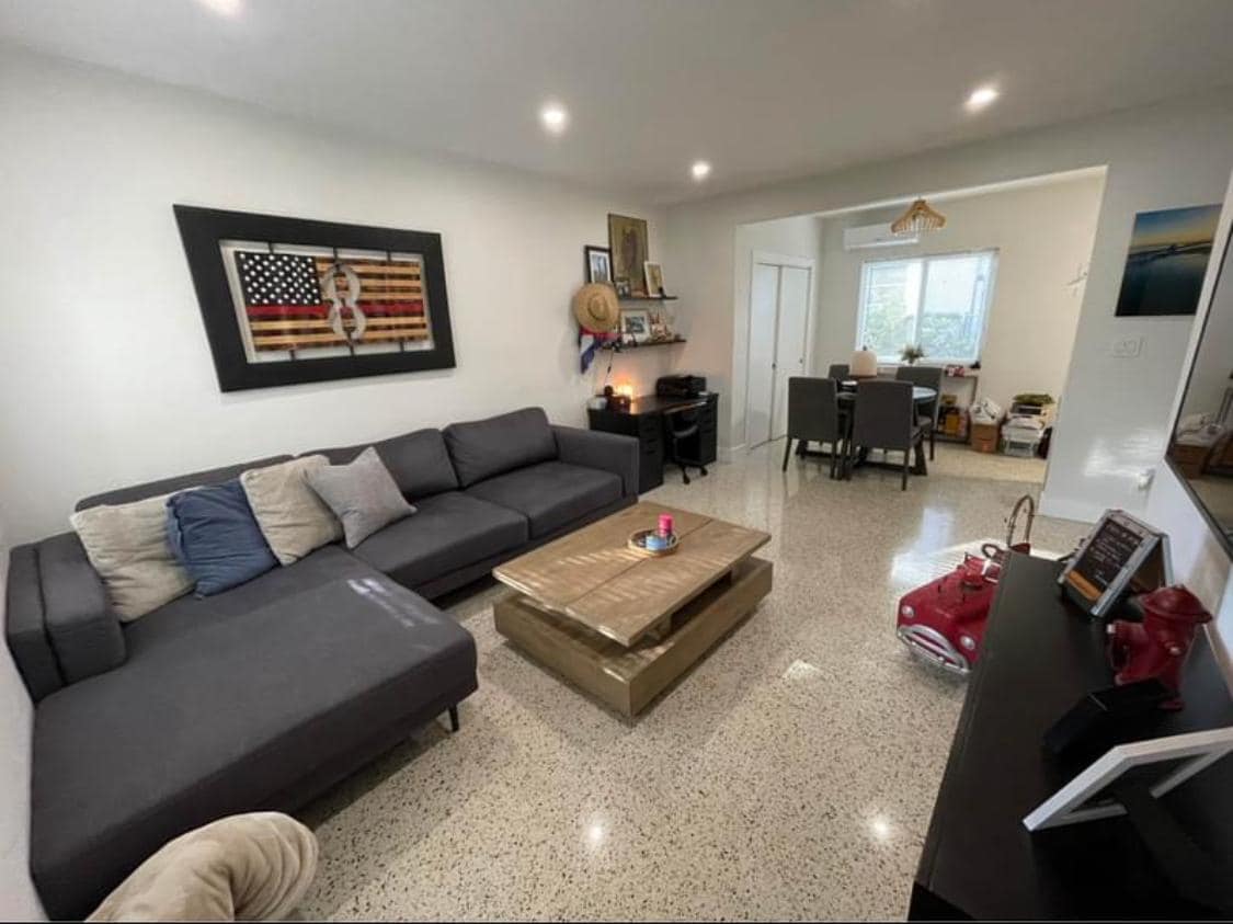 Building Photo - 3315 SW 9th Ter