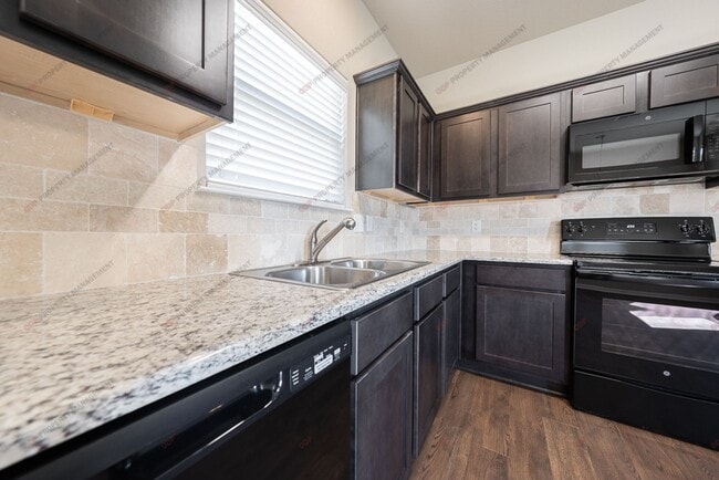 Building Photo - 1242 Lakeway Crossing Dr