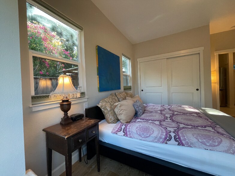 Building Photo - 1363 Los Arboles Ave