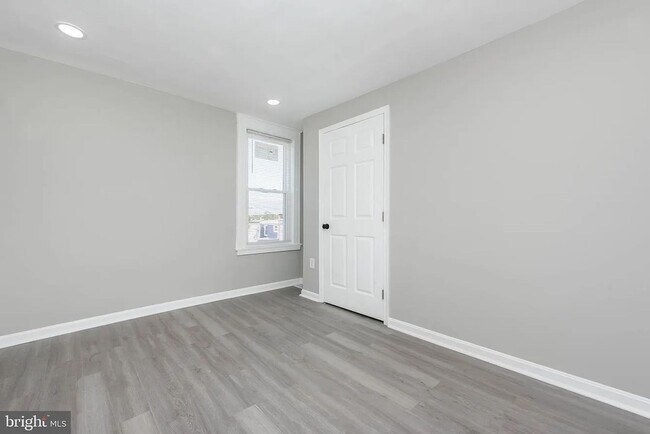 Building Photo - 3300 Ravenwood Ave