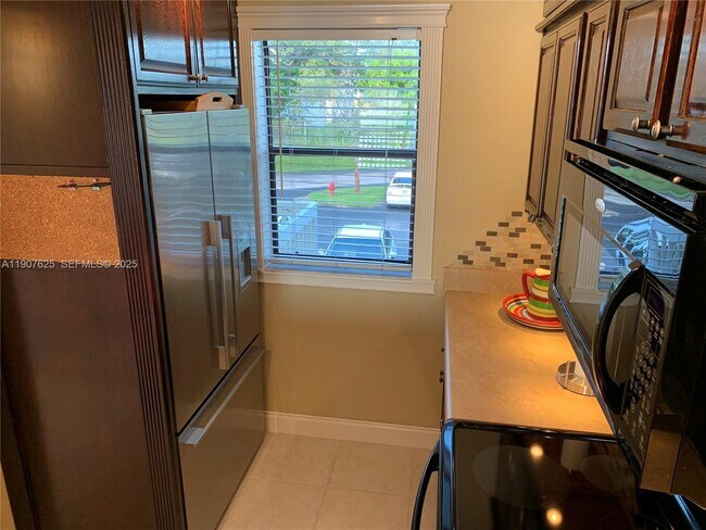 Building Photo - 5200 NW 31st Ave