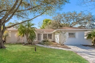 Building Photo - 203 Valley Dr