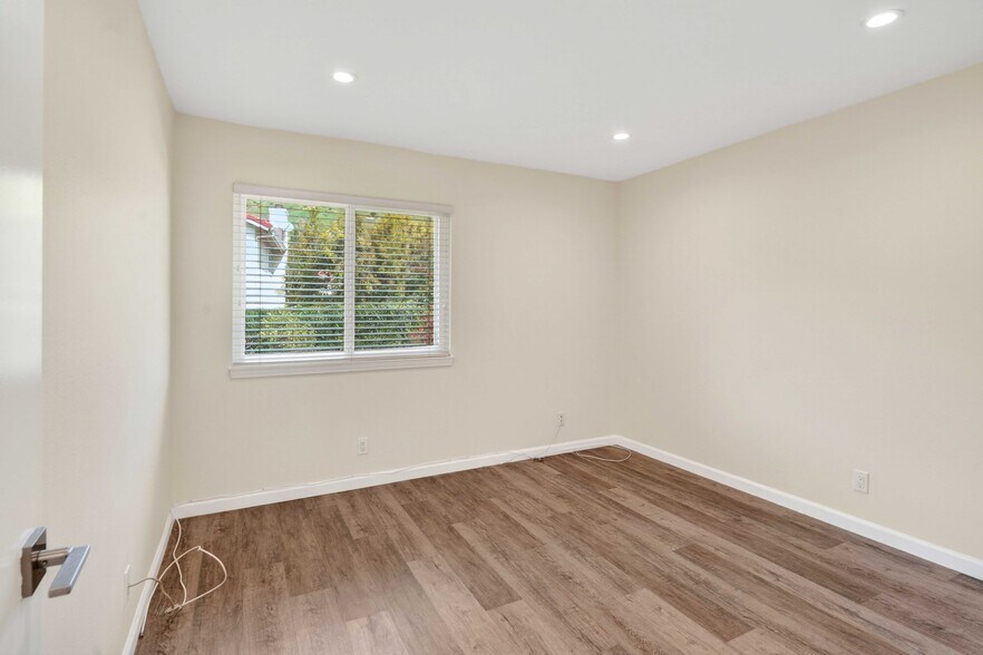 Building Photo - 19539 Shadow Springs Way