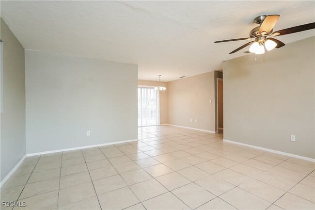 Building Photo - 19 Kingsman Cir