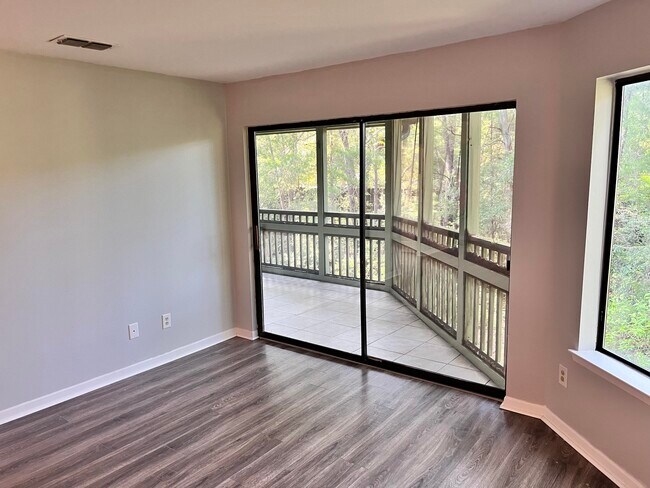 Building Photo - 55 Bay Dr