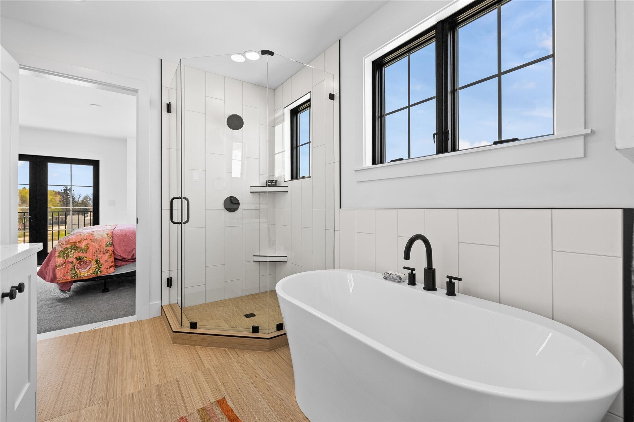 Building Photo - 614 N Avenue H Ave