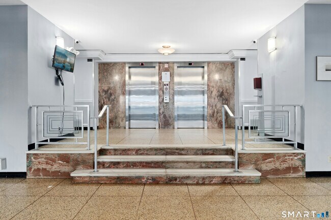 Building Photo - 71 Strawberry Hill Ave