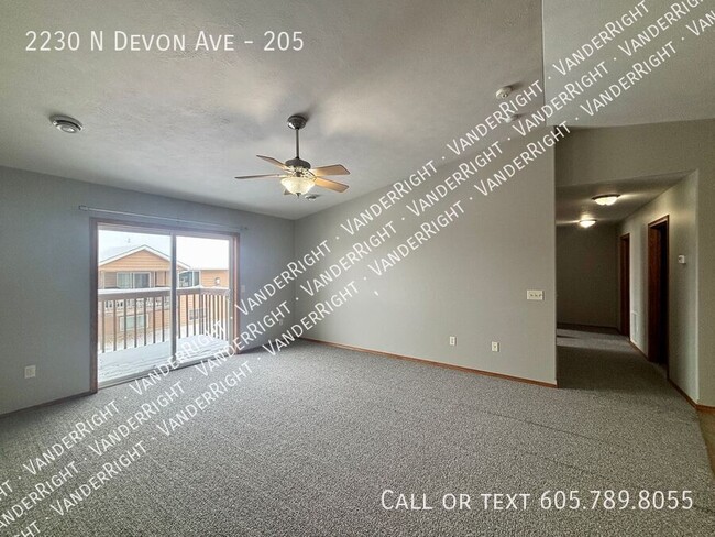 Building Photo - 2230 Devon Ave