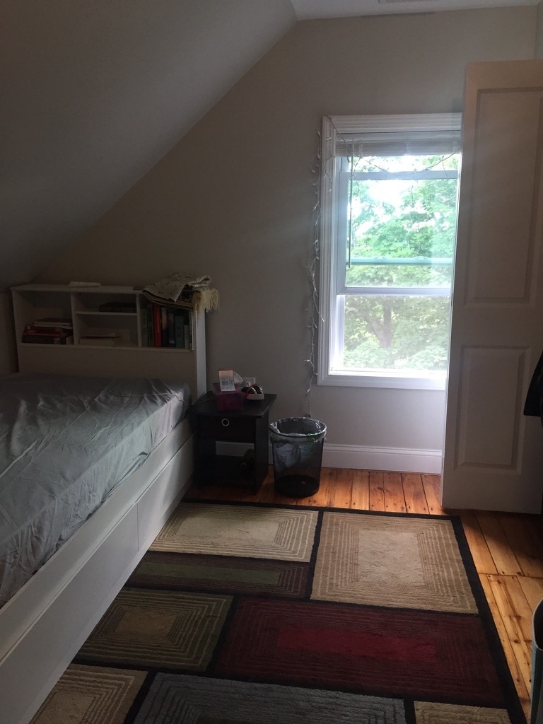 Upper level bedroom - 76 Eleanor St