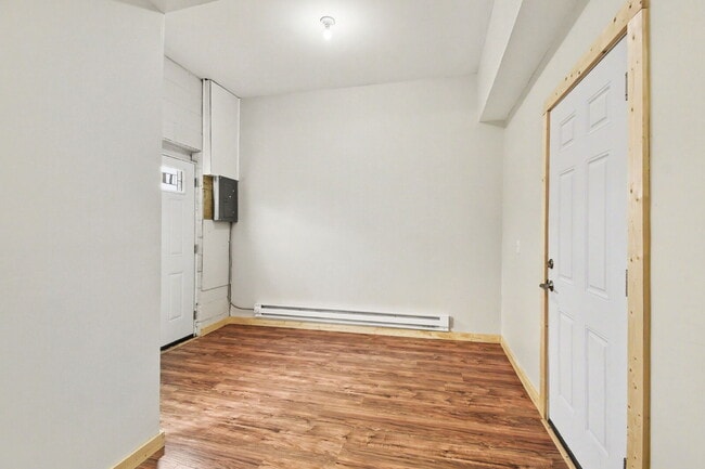 Building Photo - 2 Bedroom Rental Loft With Garage - $1150/Month