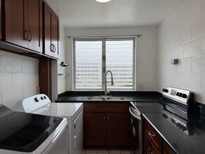 Building Photo - Kapalama: 1 Bed, 1 Bath Apartment with Den and 1 Parking