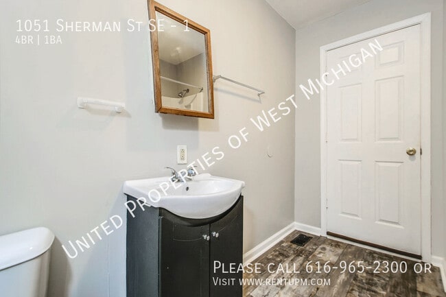 Building Photo - Available Now | 4 Bedroom 1 Bath Lower Lev...