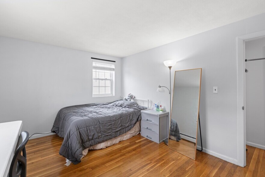 Building Photo - 59 Bynner St