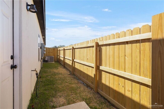 Building Photo - 4305 Heron Ave