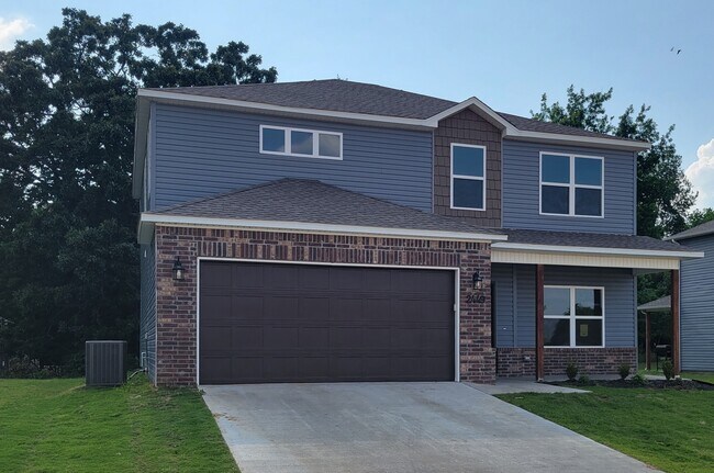 Primary Photo - 2449 N Gooseberry Ln