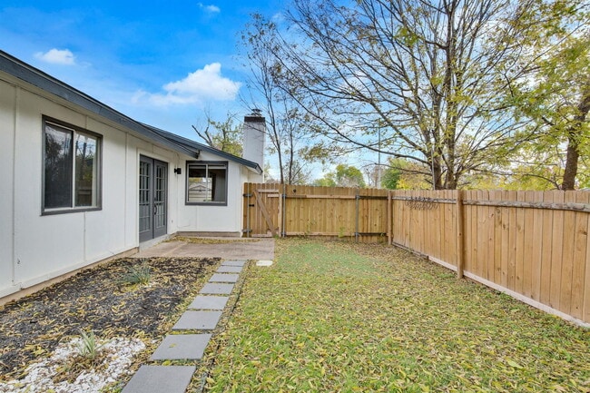 Building Photo - 7002 Skynook Dr