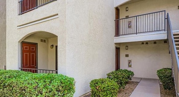 Building Photo - 950 Seven Hills Dr