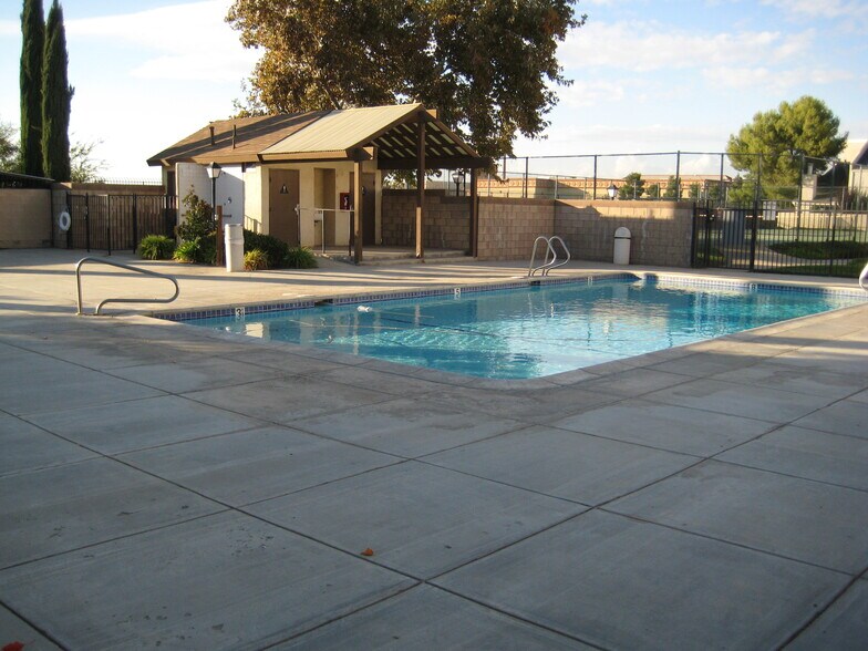 Building Photo - 1835 E Ave J2