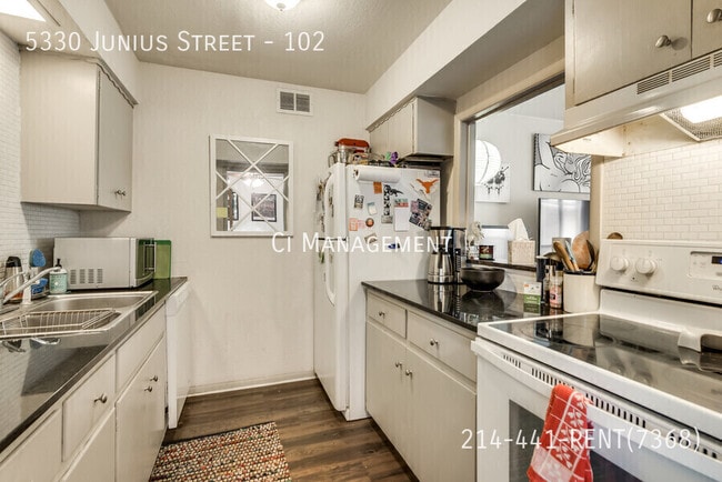Building Photo - 5330 Junius St