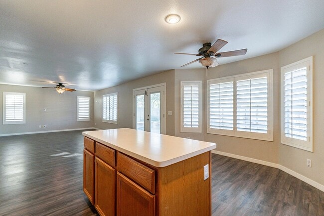 Building Photo - Stunning Tempe Home with Private Pool