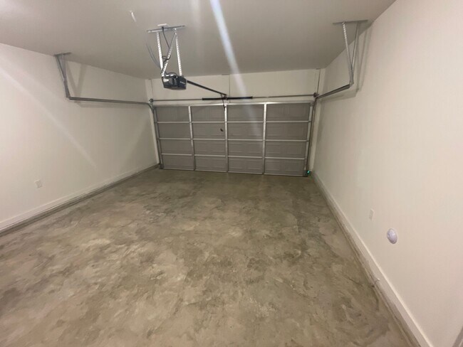 Building Photo - Home for Rent in Oak Grove, AL!! Available to View Now!!!