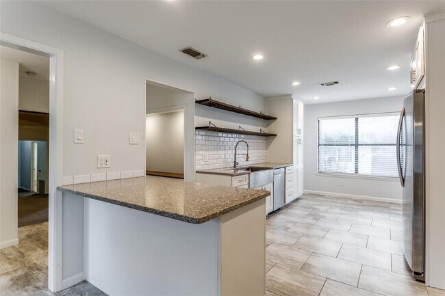 Building Photo - 9203 Knoll Crest Loop