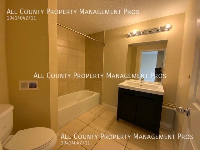 Building Photo - 5600 Bentgrass Dr