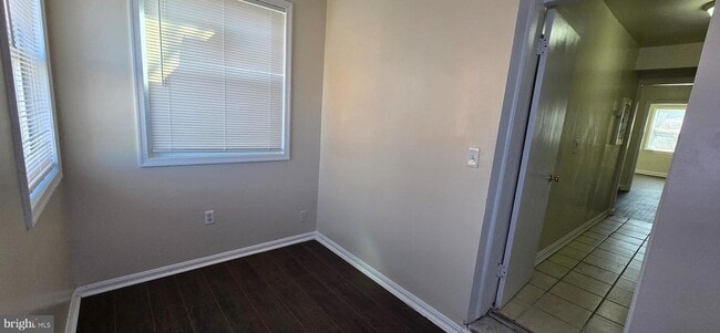 Building Photo - 604 Mellon St SE