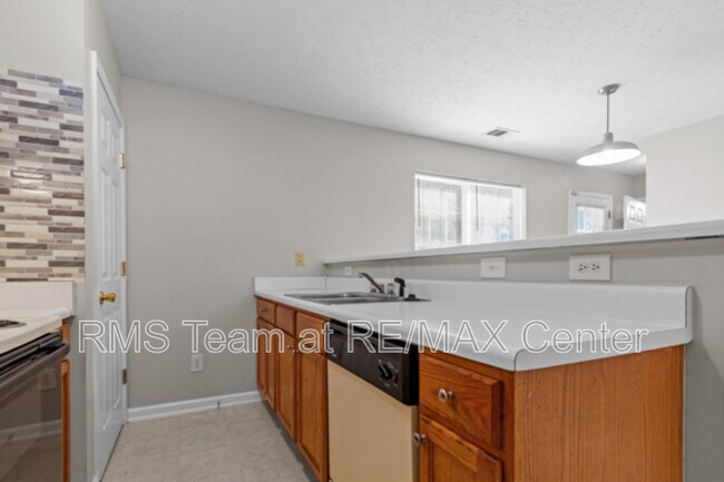 Building Photo - 2284 Oakland Spring Dr