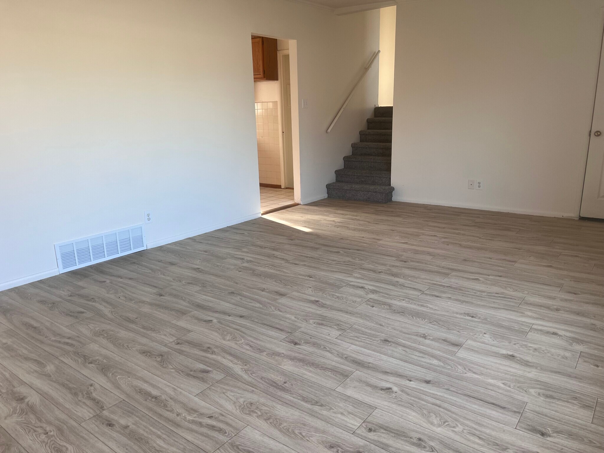 Building Photo - 1344 E 8125 S