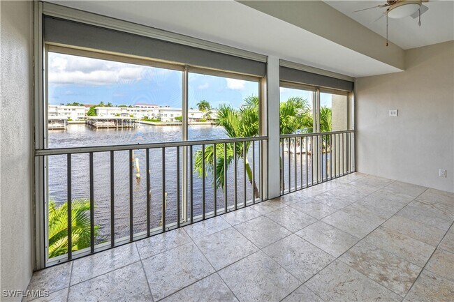 Building Photo - 800 River Point Dr