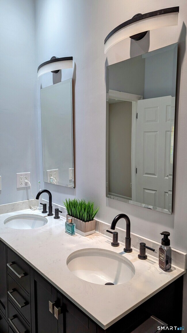 Building Photo - 1306 Briar Woods Ln