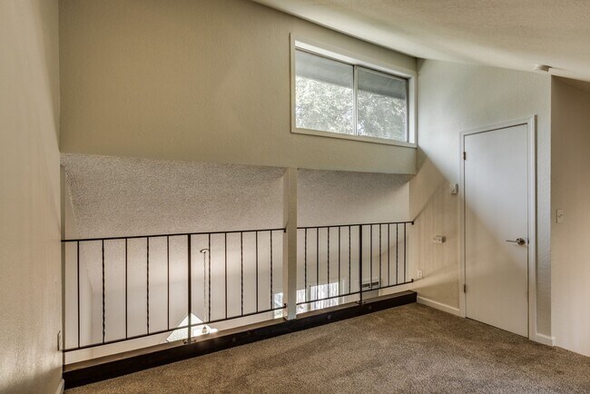 Building Photo - Crestline Triplex