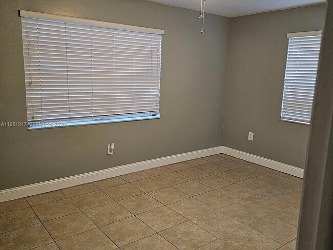 Building Photo - 1100 Salzedo St