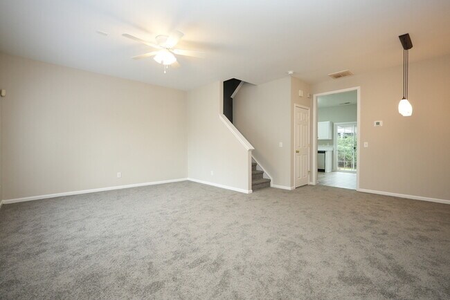 Building Photo - Charming 3-Bedroom, 3-Bathroom Townhome