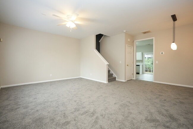 Building Photo - Welcome to this beautiful 3-bedroom, 3-bat...
