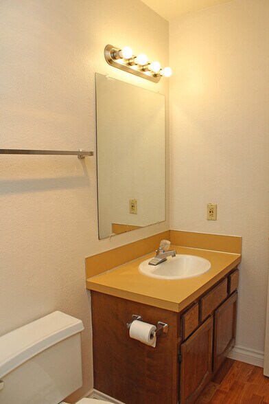 Building Photo - 3805-3805 SE Cesar Estrada Chavez Blvd