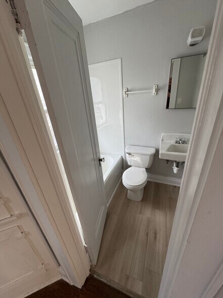 Building Photo - 110 1/2 Main St