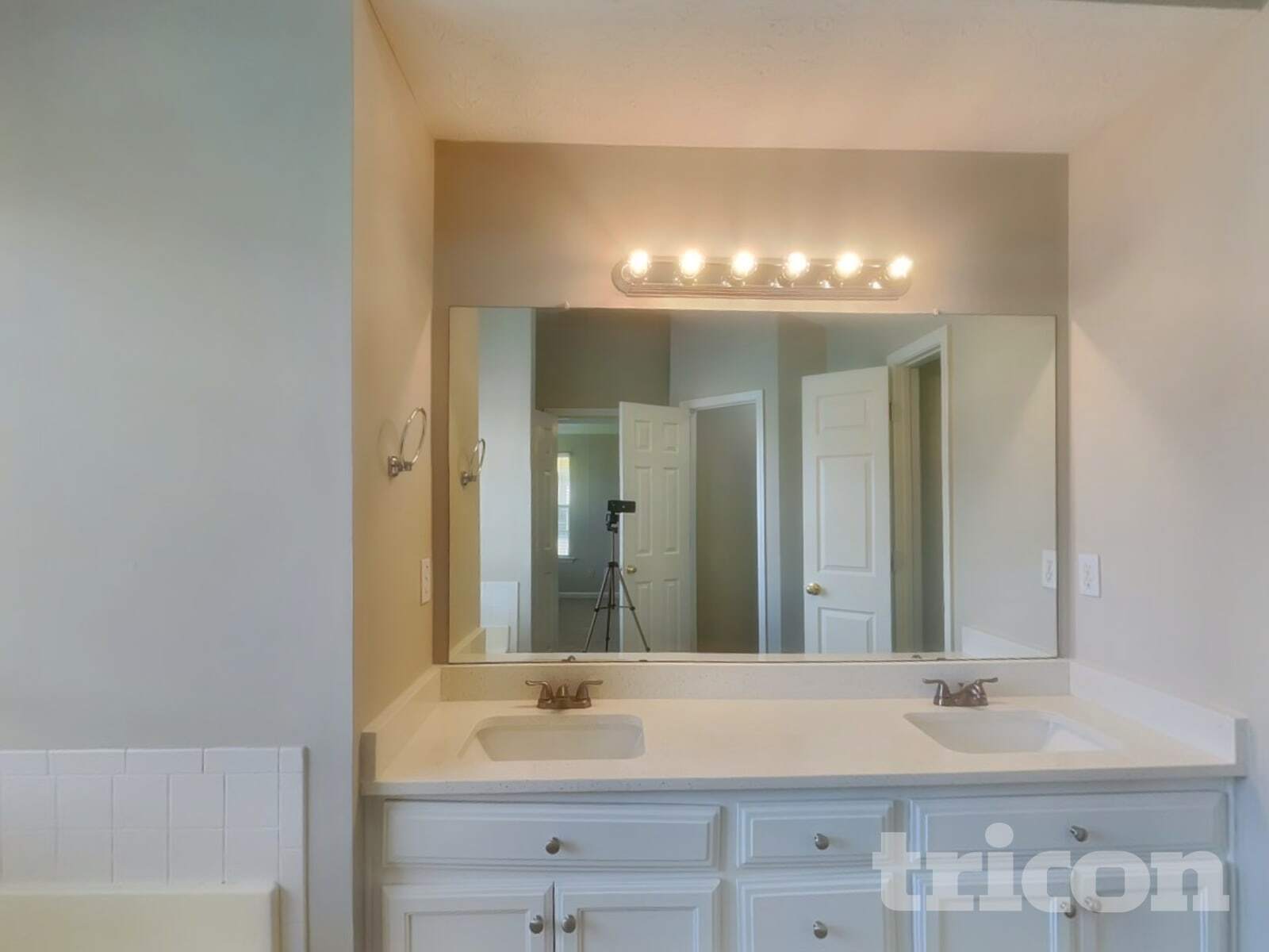 Building Photo - 1469 Buckingham Pl