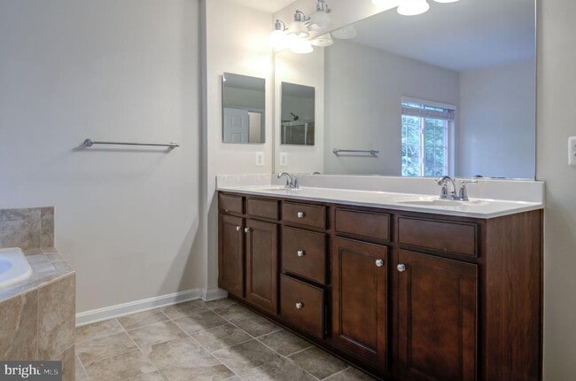 Building Photo - 3401 Eagle Ridge Dr