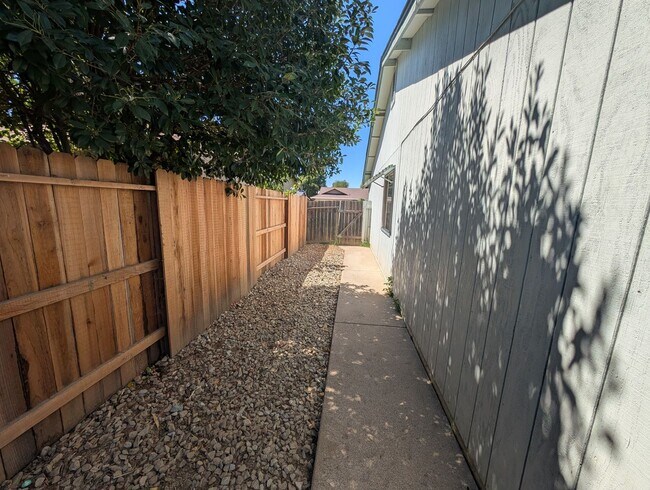 Building Photo - 3 Bedroom House in the Pernie Trail Park N...