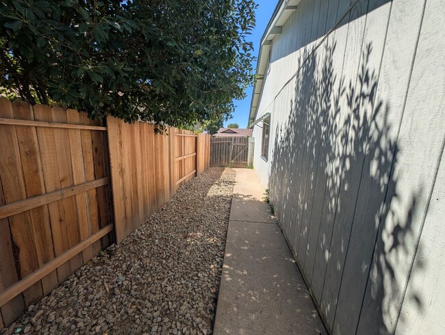 Building Photo - Move In Special 1/2 off 1st Months Rent