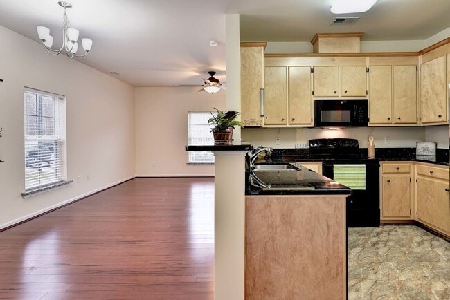 Building Photo - Spacious 3 Bedroom 2.5 Townhome Near Fort Eustis - Granite Kitchen & Fenced In Backyard