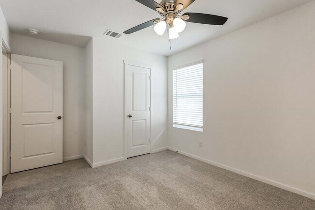 Building Photo - 3724 Axis Hl St